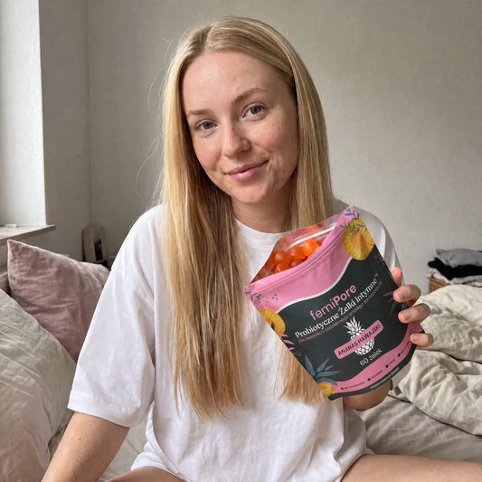 01_blondine-schlafzimmer-selfie_femiPore